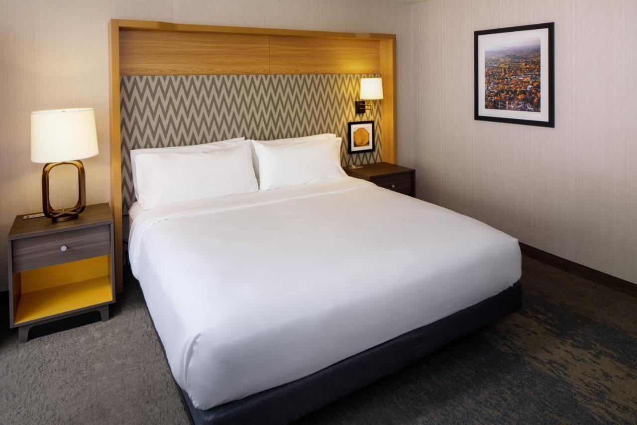 Holiday Inn Express & Suites Charlottesville By Ihg ภายนอก รูปภาพ