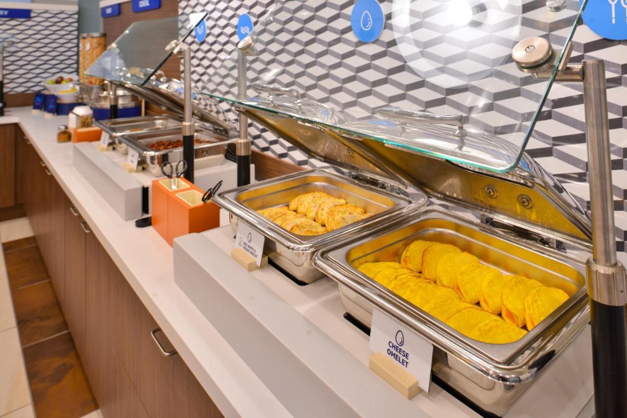 Holiday Inn Express & Suites Charlottesville By Ihg ภายนอก รูปภาพ