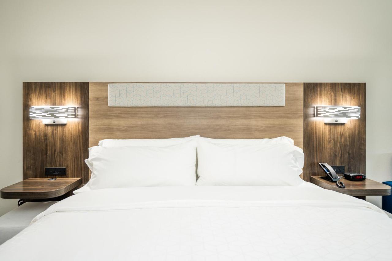 Holiday Inn Express & Suites Charlottesville By Ihg ภายนอก รูปภาพ