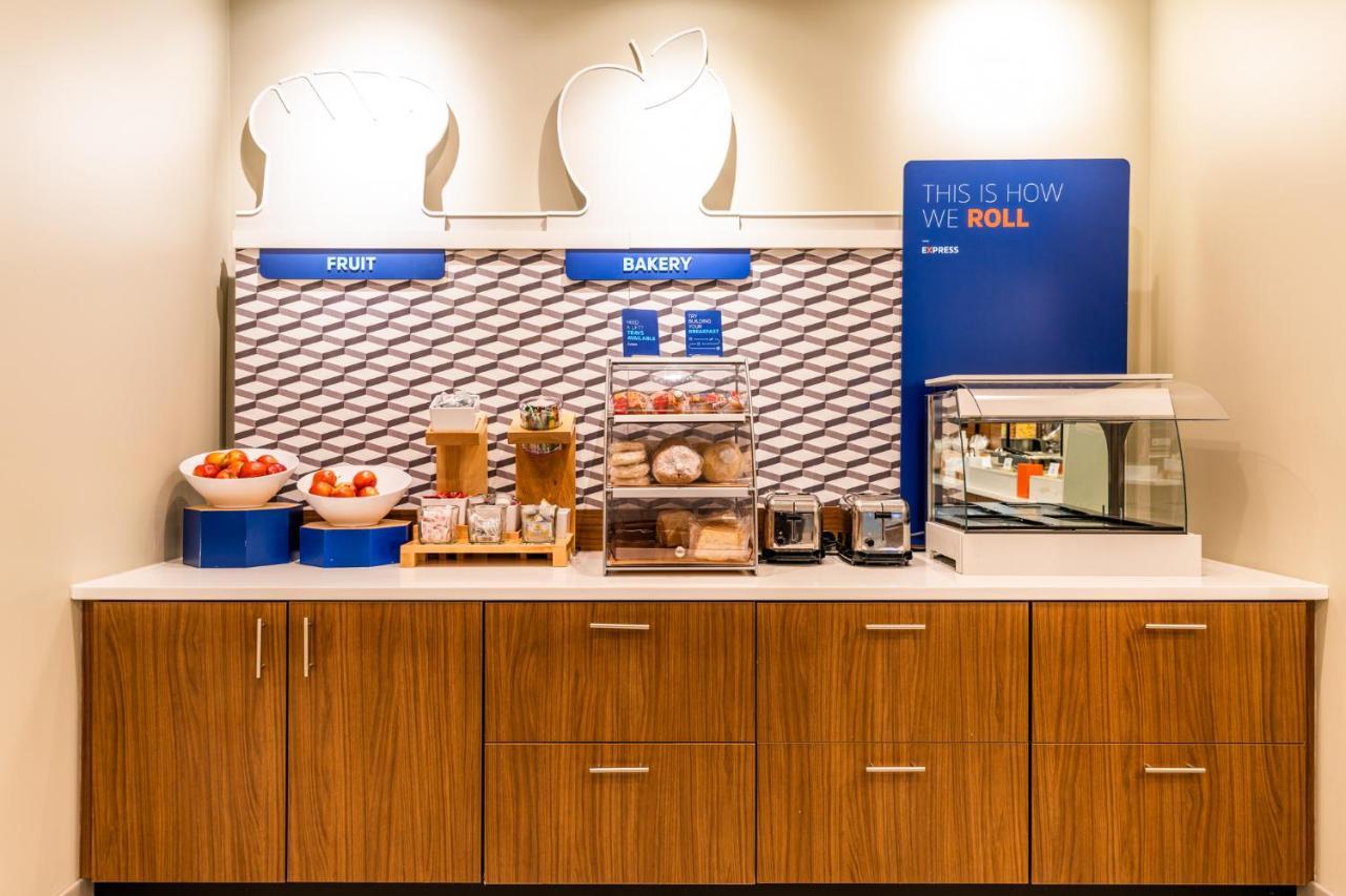 Holiday Inn Express & Suites Charlottesville By Ihg ภายนอก รูปภาพ