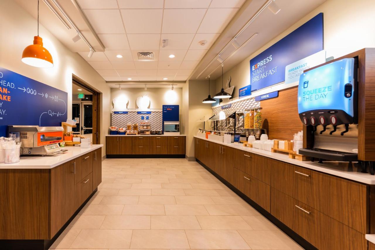 Holiday Inn Express & Suites Charlottesville By Ihg ภายนอก รูปภาพ