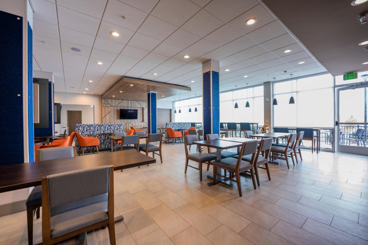 Holiday Inn Express & Suites Charlottesville By Ihg ภายนอก รูปภาพ