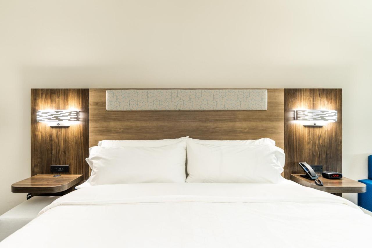 Holiday Inn Express & Suites Charlottesville By Ihg ภายนอก รูปภาพ