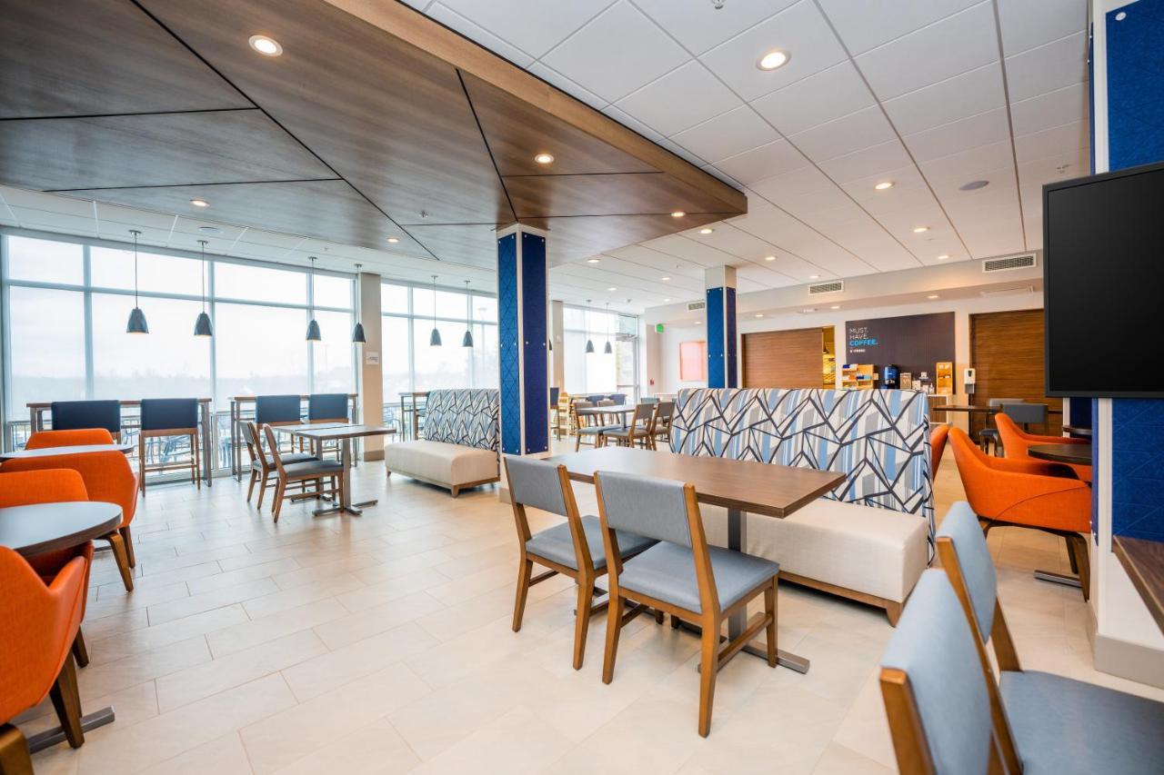 Holiday Inn Express & Suites Charlottesville By Ihg ภายนอก รูปภาพ